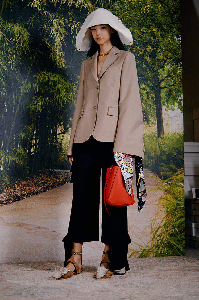 ����� �������� � ������ � �������-������ ��������� Lanvin